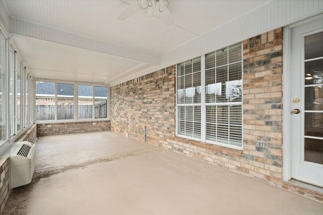 Building Photo - HEART OF DAPHNE LISTING!