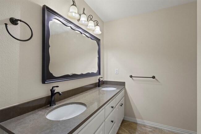 Building Photo - 403 Carolota Ln
