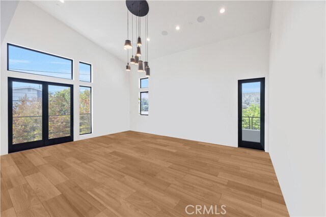 Building Photo - 332 Avenue E