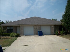 Building Photo - 319 Janelle Dr