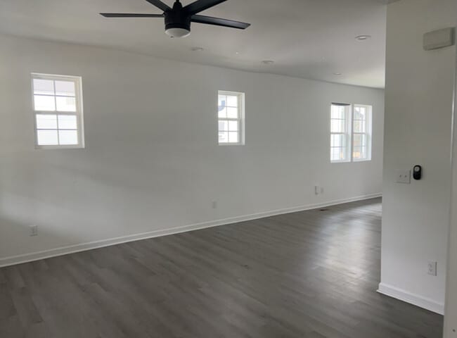 Building Photo - $250 OFF SECOND MONTHS RENT!!! Modern Char...