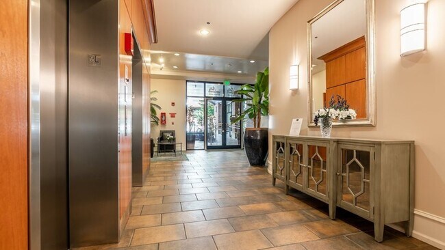 Building Photo - 315 1st Ave W