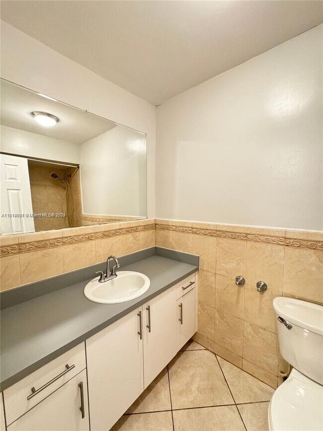 Building Photo - 9370 SW 87th Ave