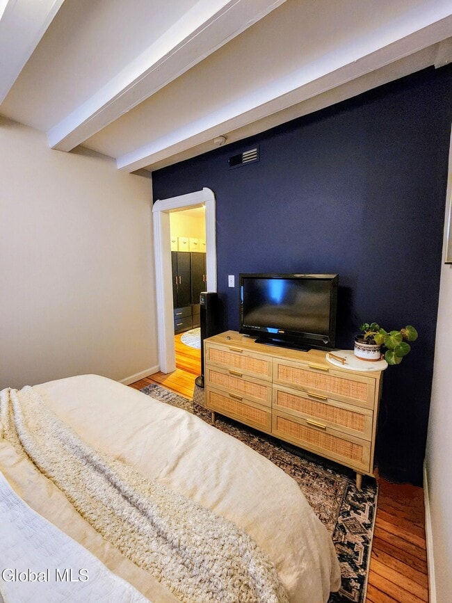 Building Photo - 11 Ingersoll Ave