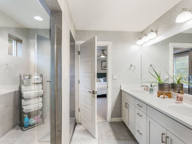 Building Photo - Stunning 4 Bed/2.5 Bath Modern Farmhouse in Scouters Mountain - HV