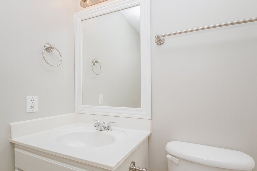 Building Photo - 306 Gatewood Dr