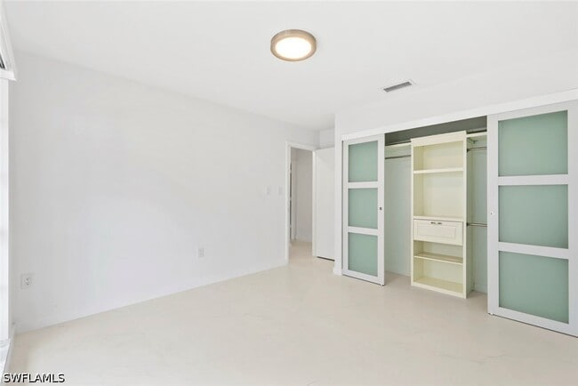 Building Photo - 879 Meadowland Dr