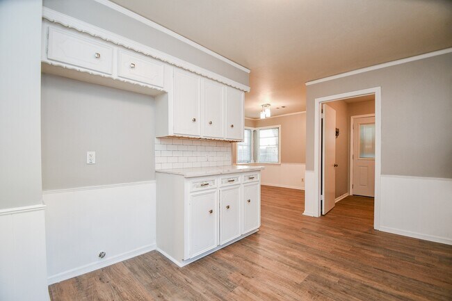 Building Photo - 7310 Ridge Oak Dr