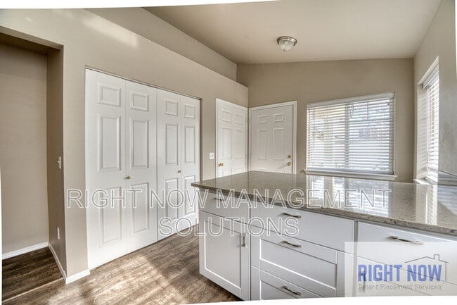 Building Photo - 2318 S Shoshone St