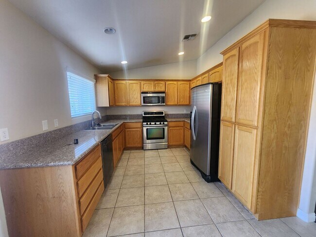 Building Photo - ***$100 off 1st Month Rent*** 3 BEDROOM 2 ...