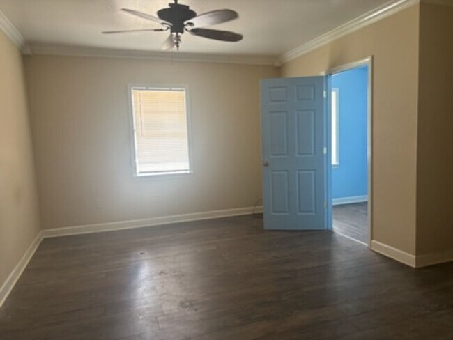 Building Photo - 405 N Flag Chapel Rd