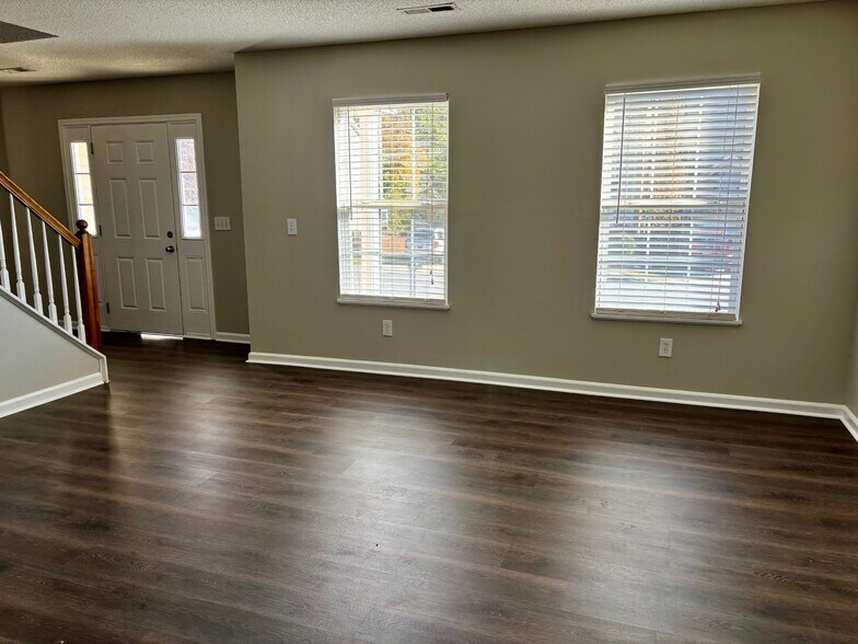 Building Photo - 169 Walkbridge Way