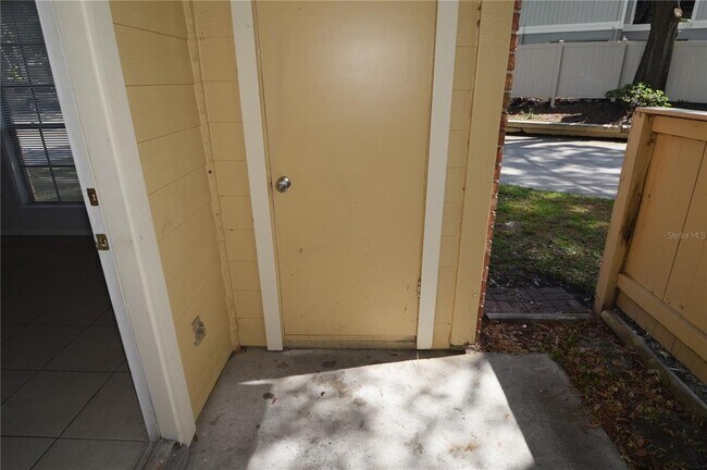 Building Photo - 8702 Mallard Reserve Dr
