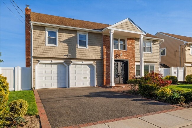 Building Photo - 4047 Greentree Dr