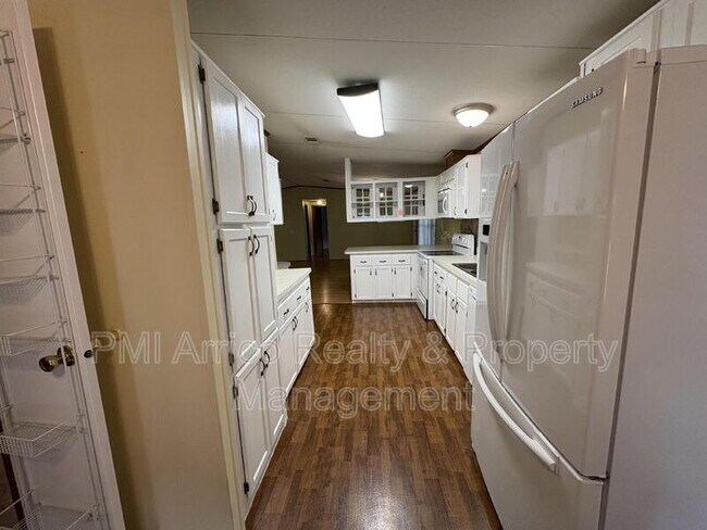 Building Photo - 616 Klickety Klak Ln