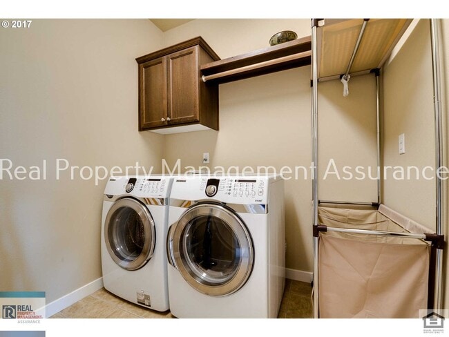 Building Photo - 13933 SW Walnut Creek Way