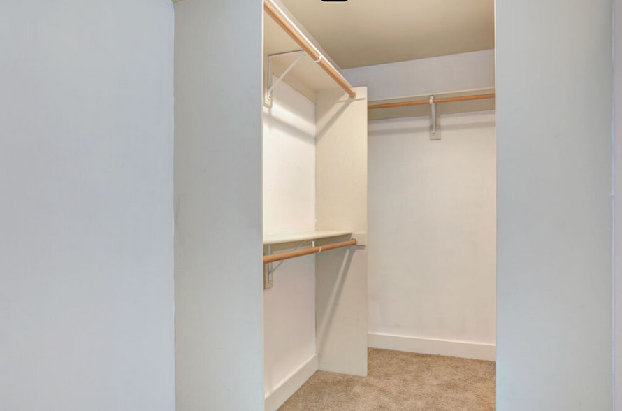 Building Photo - 11851 Laurelwood Dr