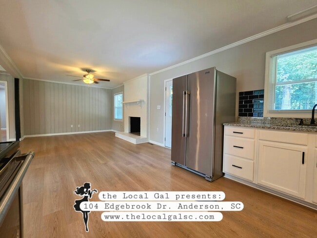 Building Photo - 104 Edgebrook Dr
