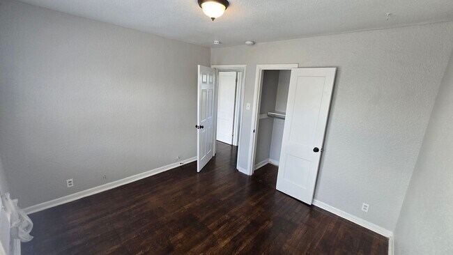 Building Photo - 407/409 Natalen Avenue