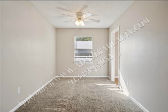 Building Photo - Adorable 3 Bed 2 Bath Duplex in Olathe-coming SOON!!