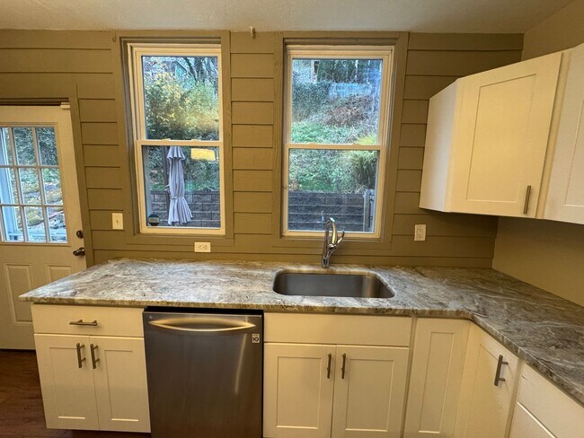 Building Photo - Beautifully Renovated 3BR Row Home in Deutschtown – Spacious, Modern & Incredible Location