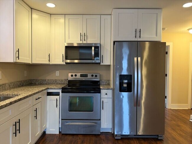 Building Photo - Lovely 3 Bed 2 Bath House in Old Hickory - Fenced in Yard