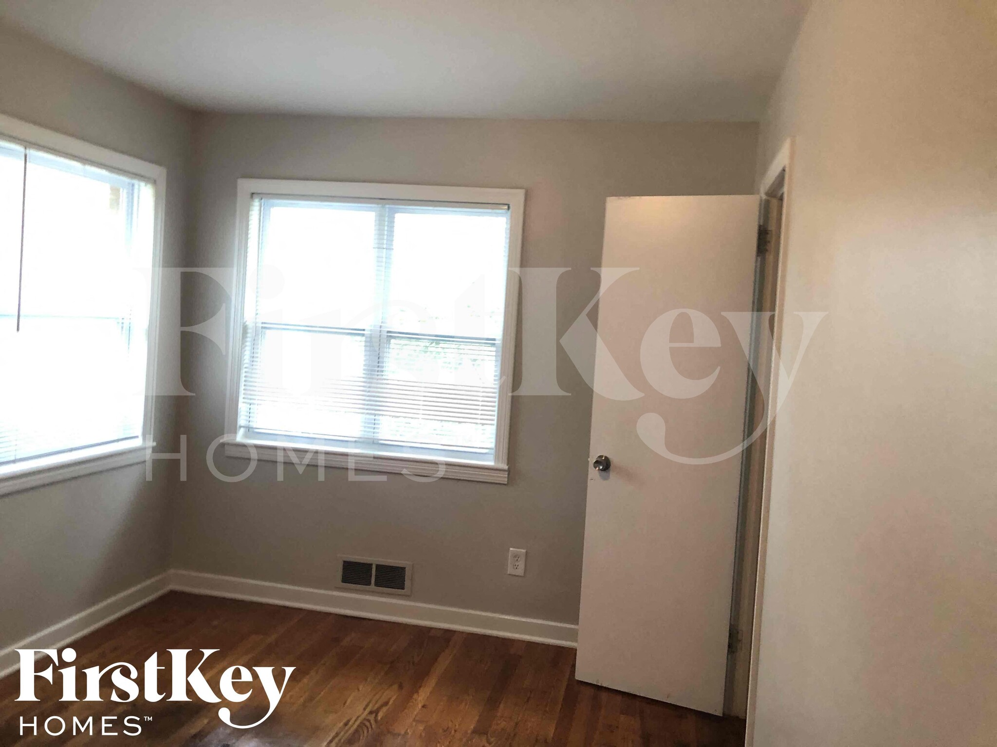 Building Photo - 901 Elizabeth Dr