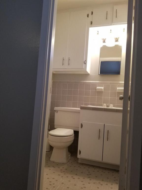 Building Photo - 1932 W Decker Ave