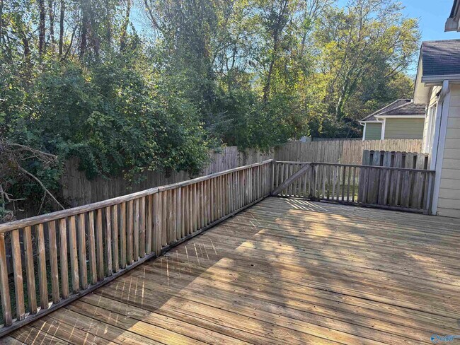 Building Photo - 213 Shadowbrook Ln NE