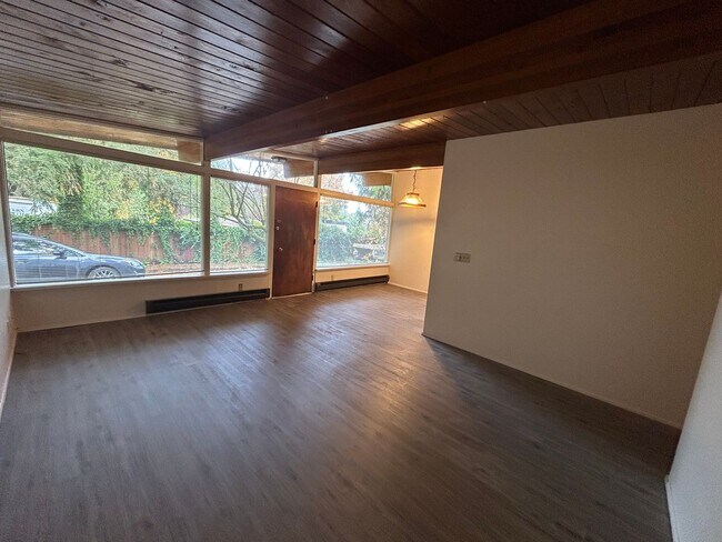 Building Photo - MOORE