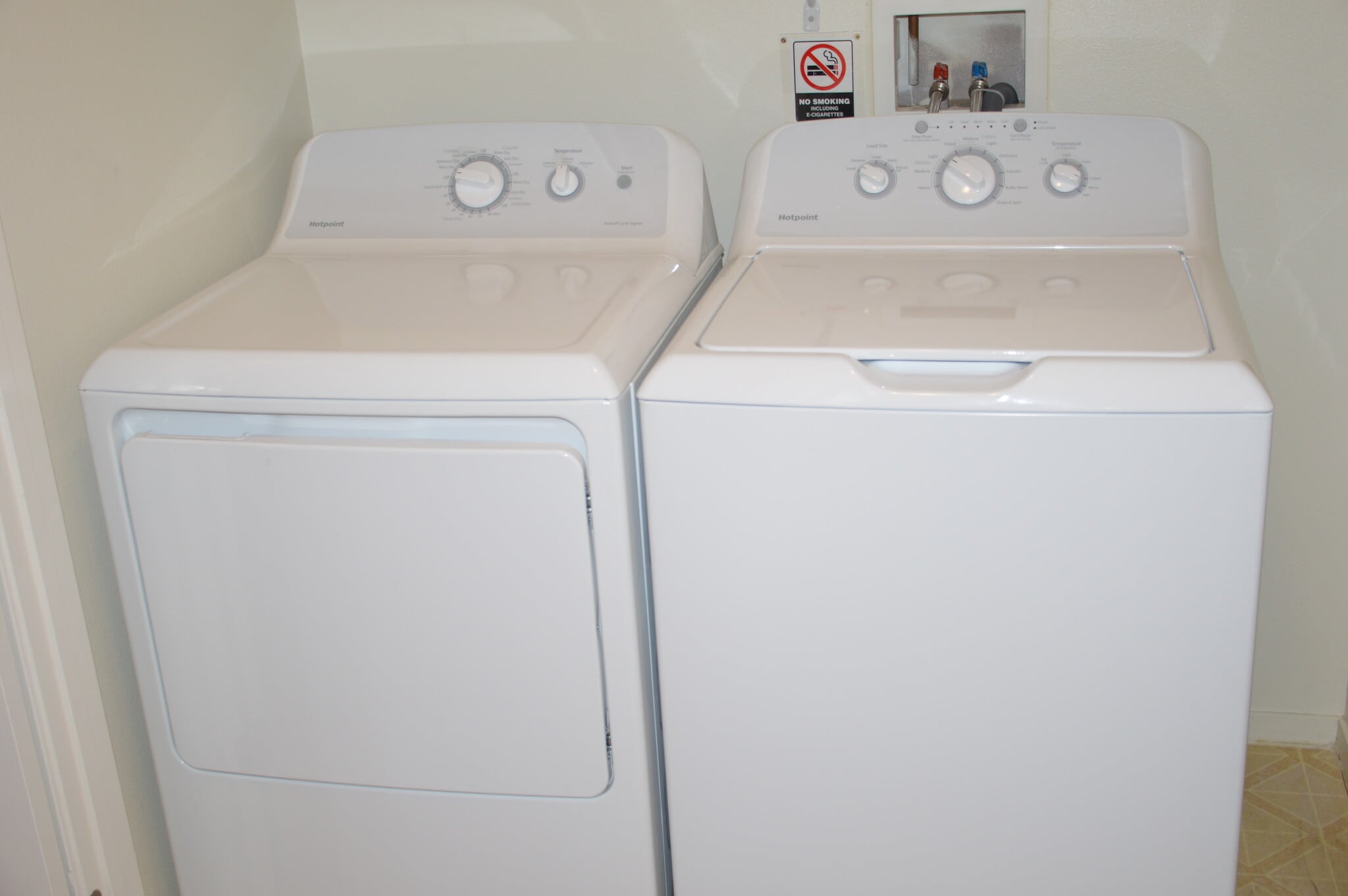 Building Photo - 724 Hardy Way