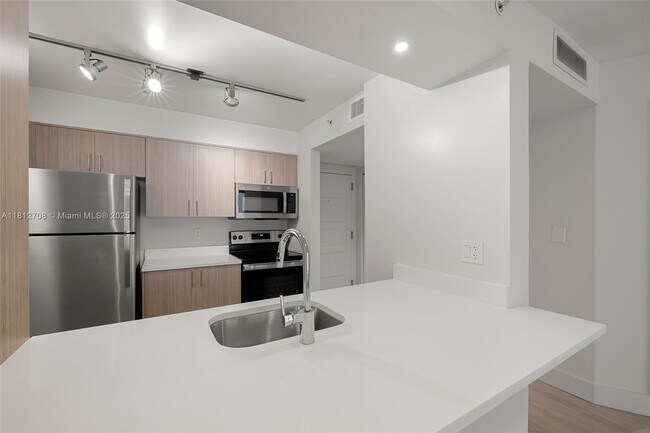 Building Photo - 1756 N Bayshore Dr