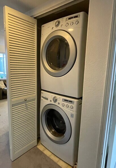 Building Photo - 826 Boardwalk Pl