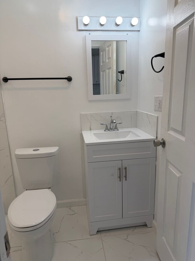 Building Photo - Arlington