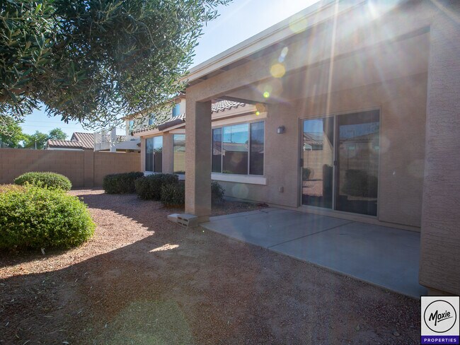 Building Photo - 25550 W Beth Dr