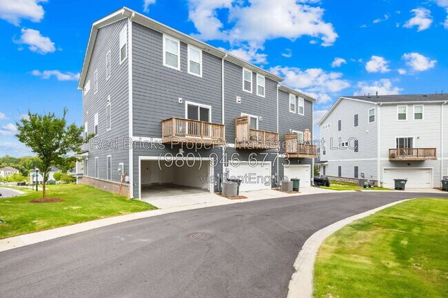 Building Photo - 7211 Bryce Ave