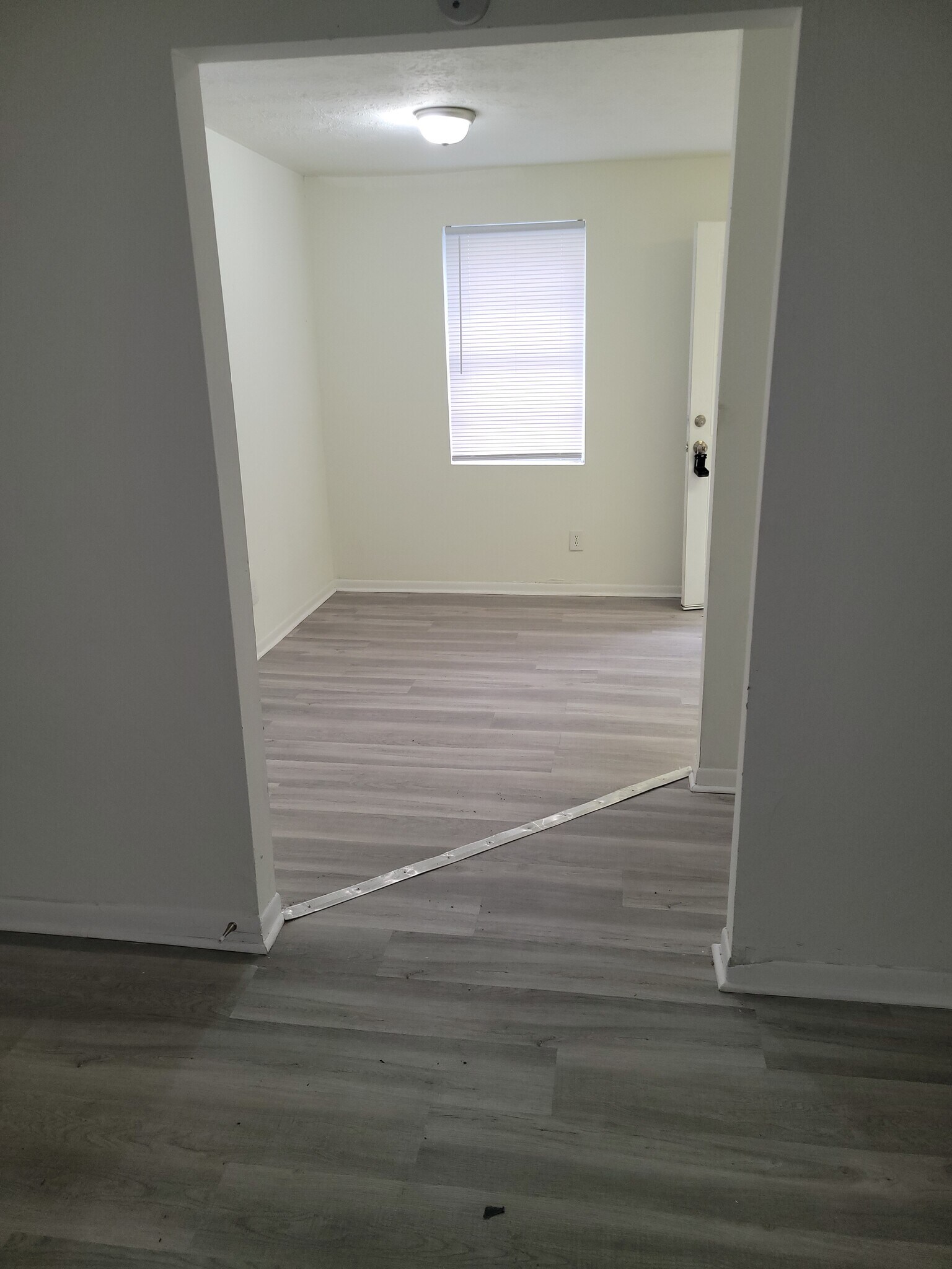 Building Photo - 1541 W 1st St