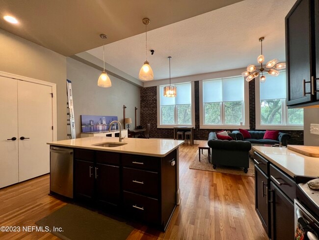 Building Photo - 2525 College St