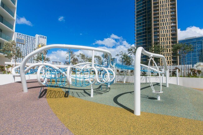 Building Photo - KOULA 2b2b1pkg Ready to Move In!