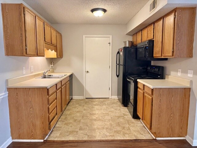 Building Photo - 1219 Brittany Dr