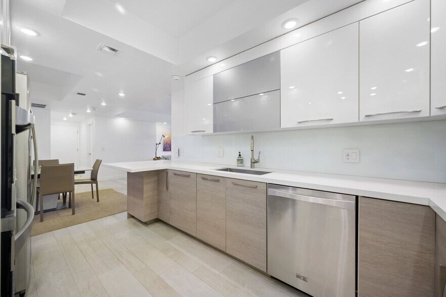 Building Photo - 5000 N Ocean Blvd