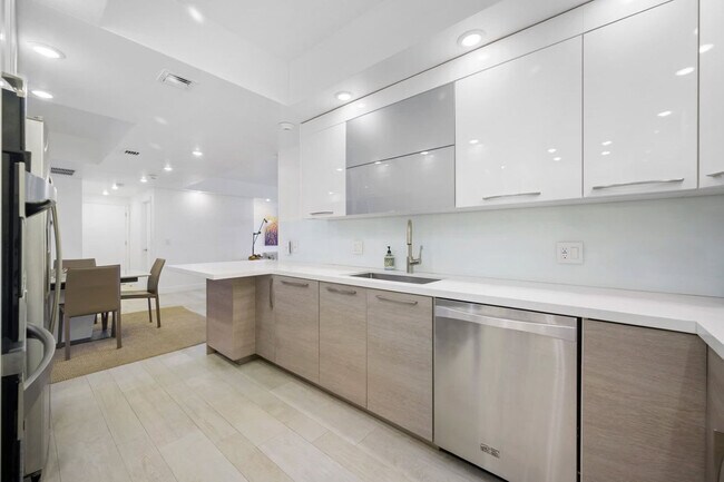 Building Photo - 5000 N Ocean Blvd