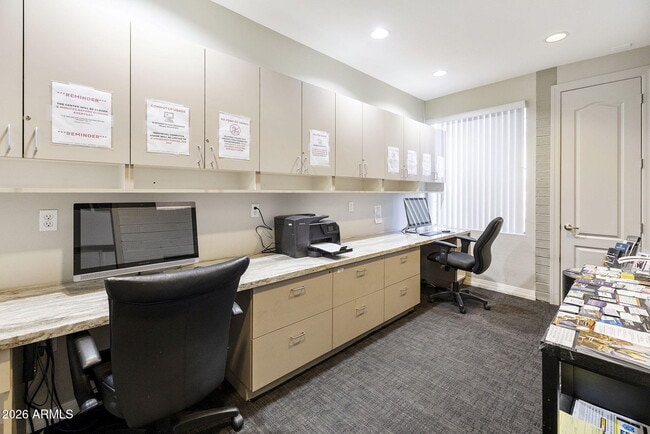 Building Photo - 1701 E Colter St