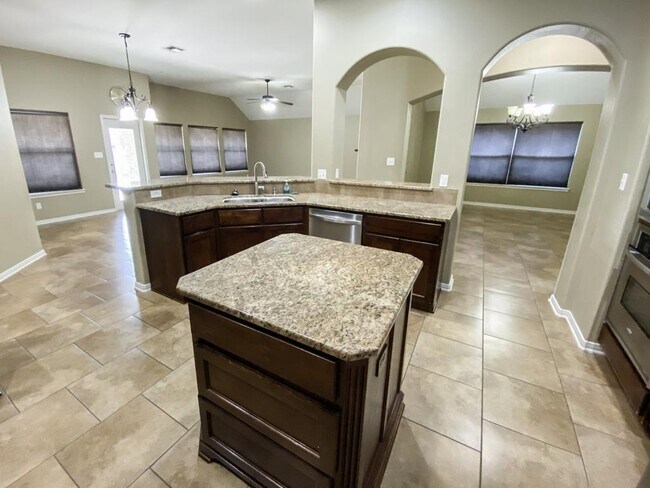 Building Photo - 113 Terravista Trl