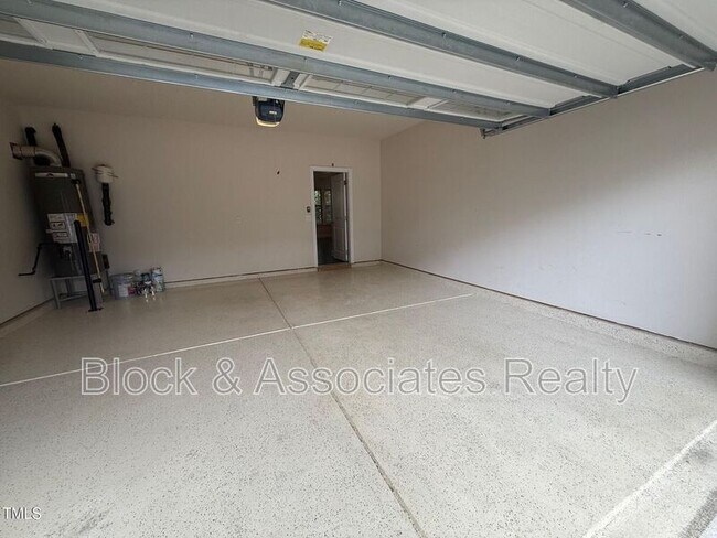 Building Photo - 238 Begen St