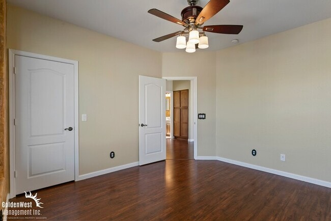 Building Photo - Beautiful 4Bdm 2.5Ba Tuscan-Inspired Home Located in the Norterra Area of Phoenix!