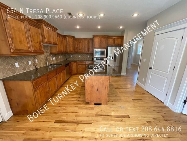 Building Photo - 654 N Tresa Pl