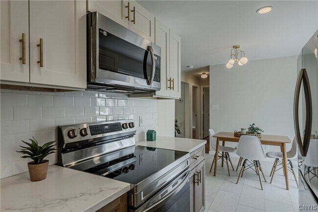 Building Photo - 8 Terrace Hill Dr