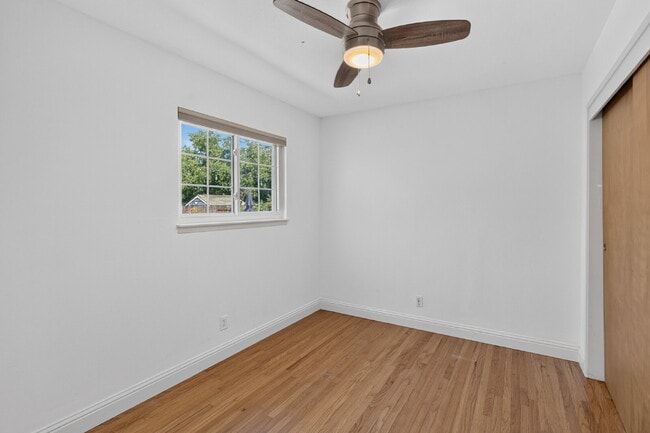 Building Photo - Spacious 4-Bed Oasis with 2 Full Baths