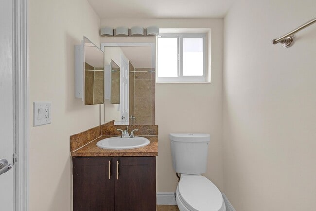 Building Photo - 560 NE 46th St